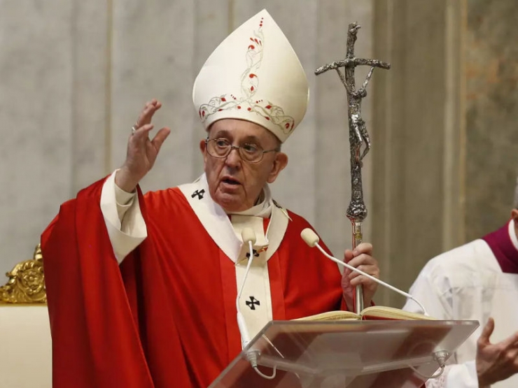 Natale, il monito di Papa Francesco: “Invece di lamentarci per le restrizioni, facciamo qualcosa per chi ha di meno”
